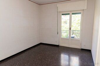 We offer for sale an apartment on the 5th floor (6th upper storey) in a residential house with…