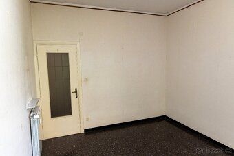 We offer for sale an apartment on the 5th floor (6th upper storey) in a residential house with…