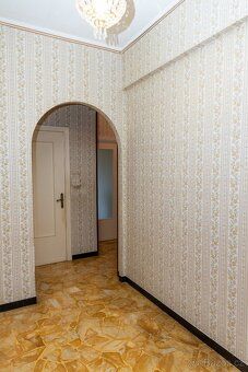 We offer for sale an apartment on the 5th floor (6th upper storey) in a residential house with…