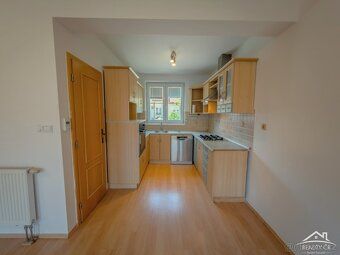 For sale nice terraced family house with garage and garden in