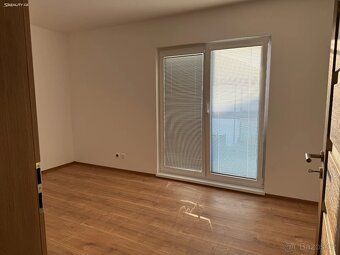 O bydlení: • nový rodinný dům 5+kk (cca 135 m²) • dvě koupel