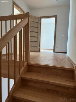 O bydlení: • nový rodinný dům 5+kk (cca 135 m²) • dvě koupel