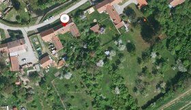 Nabízíme exkluzivně na prodej velký stavební pozemek s domem