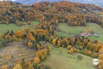Nabízíme stavební pozemek na polosamotě o výměře 3.886 m2 v 