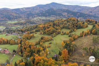 Nabízíme stavební pozemek na polosamotě o výměře 3.886 m2 v 