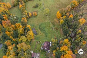 Nabízíme stavební pozemek na polosamotě o výměře 3.886 m2 v 