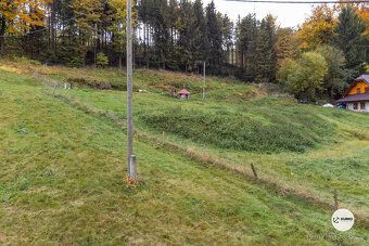 Nabízíme stavební pozemek na polosamotě o výměře 3.886 m2 v 