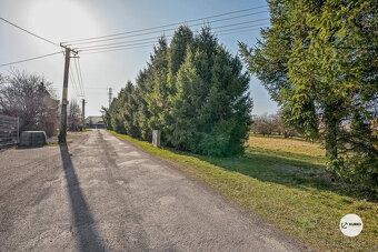 Nabízíme k prodeji dva samostatné rovinaté pozemky o výměrác
