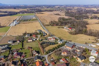 Nabízíme k prodeji dva samostatné rovinaté pozemky o výměrác