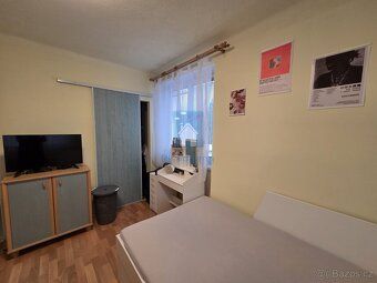 Nabízíme k prodeji slunný byt 3+1 s balkonem a parkovacím mí
