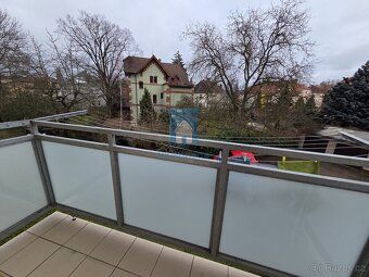 Nabízíme k prodeji slunný byt 3+1 s balkonem a parkovacím mí