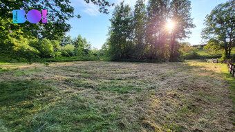 Nabízíme k prodeji stavební pozemek o rozloze 835 m². Pozeme