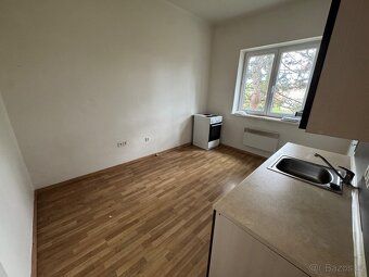 Nabízím pronájem bytu o dispozici 2+KK 65m2 s komorou a šatn