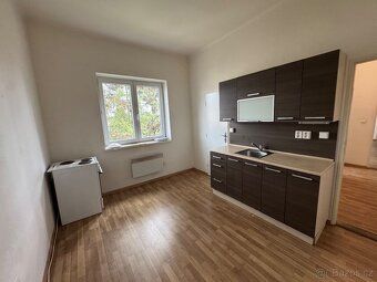 Nabízím pronájem bytu o dispozici 2+KK 65m2 s komorou a šatn