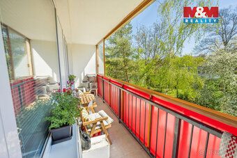 Nabízíme ke koupi světlý a vkusně zrekonstruovaný byt 3+1 v 