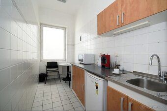 BEZ PROVIZE! KANCELÁŘE K PRONÁJMU – PRAHA 2, VINOHRADY 📍 met