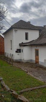 Prodej domu s pozemkem k rekonstrukci. Pozemek 700m², Vlacho