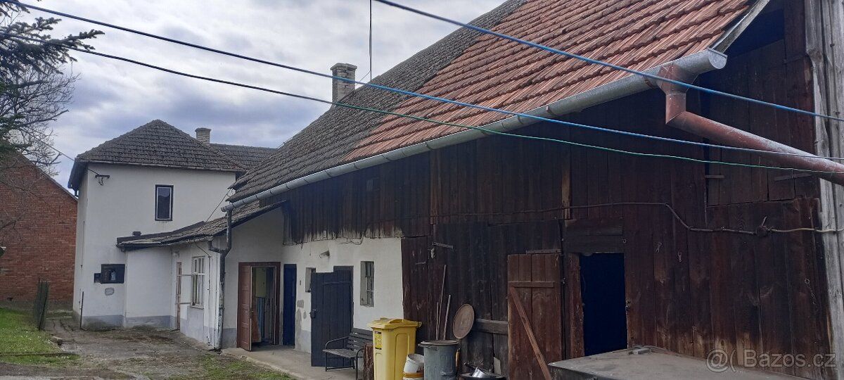 Prodej domu s pozemkem k rekonstrukci. Pozemek 700m², Vlacho