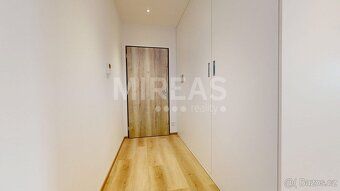 Nabízíme k pronájmu moderní světlý byt o dispozici 2+kk s po