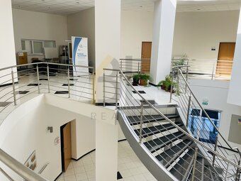Nabízíme k pronájmu kancelářský prostor o výměře 75 m², kter