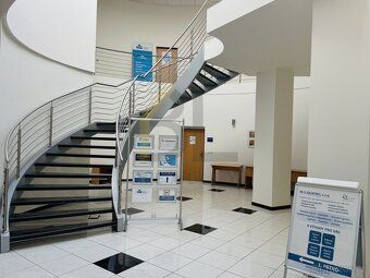 Nabízíme k pronájmu kancelářský prostor o výměře 75 m², kter
