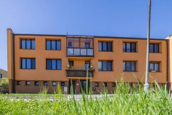 Nabízíme k pronájmu prostorný byt 3+1 o celkové výměře 81 m2
