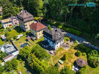 Nabízíme k pronájmu prostorný čtyřpodlažní rodinný dům v kli