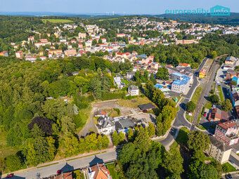 Prodej komerčního areálu s rozlehlým pozemkem 8 738 m² jehož