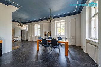 Prodej komerčního areálu s rozlehlým pozemkem 8 738 m² jehož