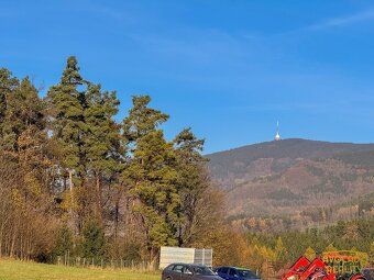 Nabízíme stavební pozemky ve Vlčetíně - autem 20 min. od cen