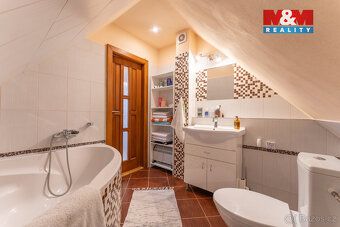 Nabízíme k prodeji samostatně stojící rodinný dům 4+1 v klid
