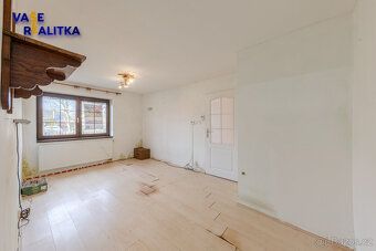 Nabízím vám ke koupi řadový dům s malou zahrádkou na ulici K