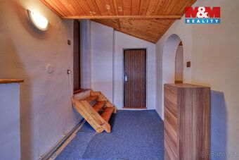 Nabízíme k prodeji rodinný dům v obci Dubec. Dům nabízí 5 ob