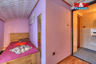 Nabízíme k prodeji rodinný dům v obci Dubec. Dům nabízí 5 ob