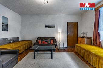 Nabízíme k prodeji prostorný rodinný dům v klidné části obce