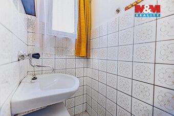 Nabízíme k prodeji prostorný rodinný dům v klidné části obce