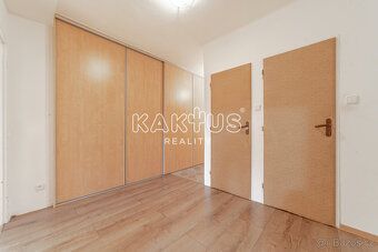 Nabízíme k prodeji prostorný družstevní byt 3+1 (z původní d