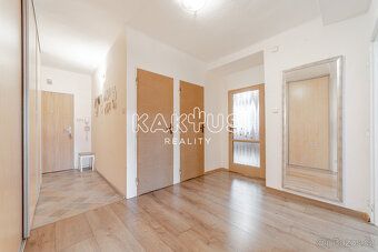 Nabízíme k prodeji prostorný družstevní byt 3+1 (z původní d
