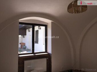 +popl. 2500, Nájemné plus DPH. Služby 2- 2 500,-Kč., pronáje