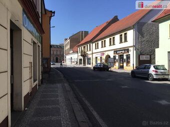 +popl. 2500, Nájemné plus DPH. Služby 2- 2 500,-Kč., pronáje