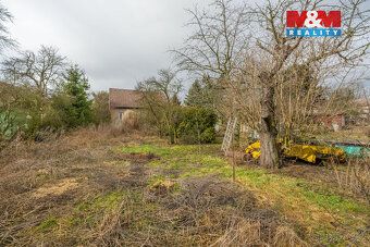 Chcete bydlet v klidné lokalitě a zároveň pár minut od města