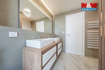 Moderní bydlení s vlastní zahradou v klidné lokalitě s výbor