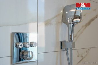 Moderní bydlení s vlastní zahradou v klidné lokalitě s výbor
