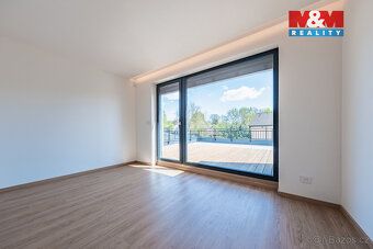 Prostorný rodinný dům se zahradou jen kousek od Prahy – to j