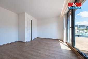 Prostorný rodinný dům se zahradou jen kousek od Prahy – to j