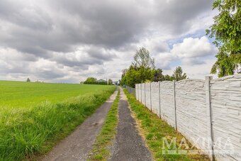 Exkluzivně nabízíme k prodeji krásnou zahradu, která je slož