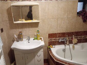Prodej rodinného domu o podlahové ploše 80 m² po vnitřní rek
