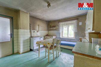 Nabízíme k prodeji rodinný dům na okraji obce Nekvasovy. Čás