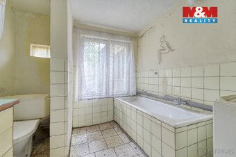 Nabízíme k prodeji rodinný dům na okraji obce Nekvasovy. Čás