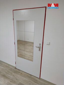 Nabízíme k pronájmu obchodní prostory nacházející se na lukr